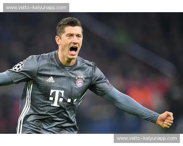 红白激荡：拜仁与阿贾克斯——绿茵场上的哲学思辨与王权交替